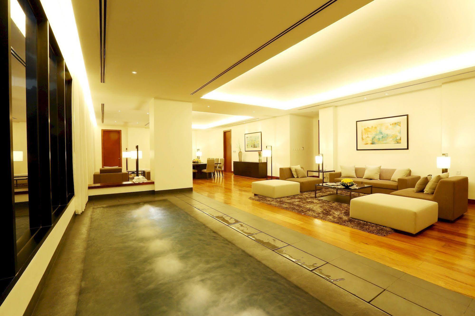 Grand Suite,682917606:JPEG